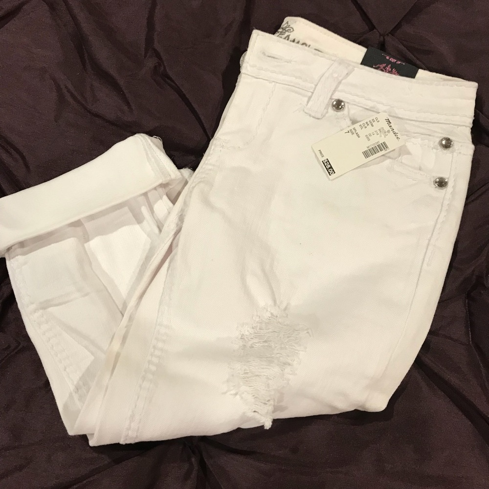 White distressed cropped jeans